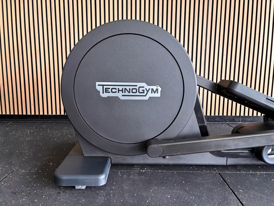 Technogym® Artis Synchro Crosstrainer Unity 4.0 inkl. Adjustable Ramp (Latest Model)