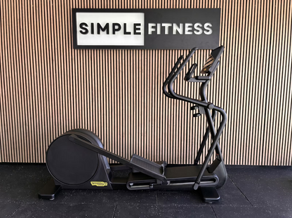 Technogym® Excite+ Live Synchro 7000 16" inkl. Adjustable Ramp