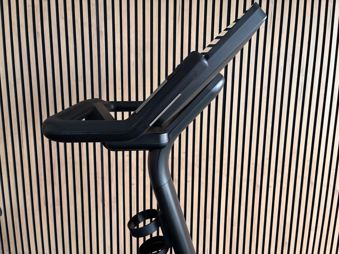Technogym® Excite+ Live Bike 7000 16″