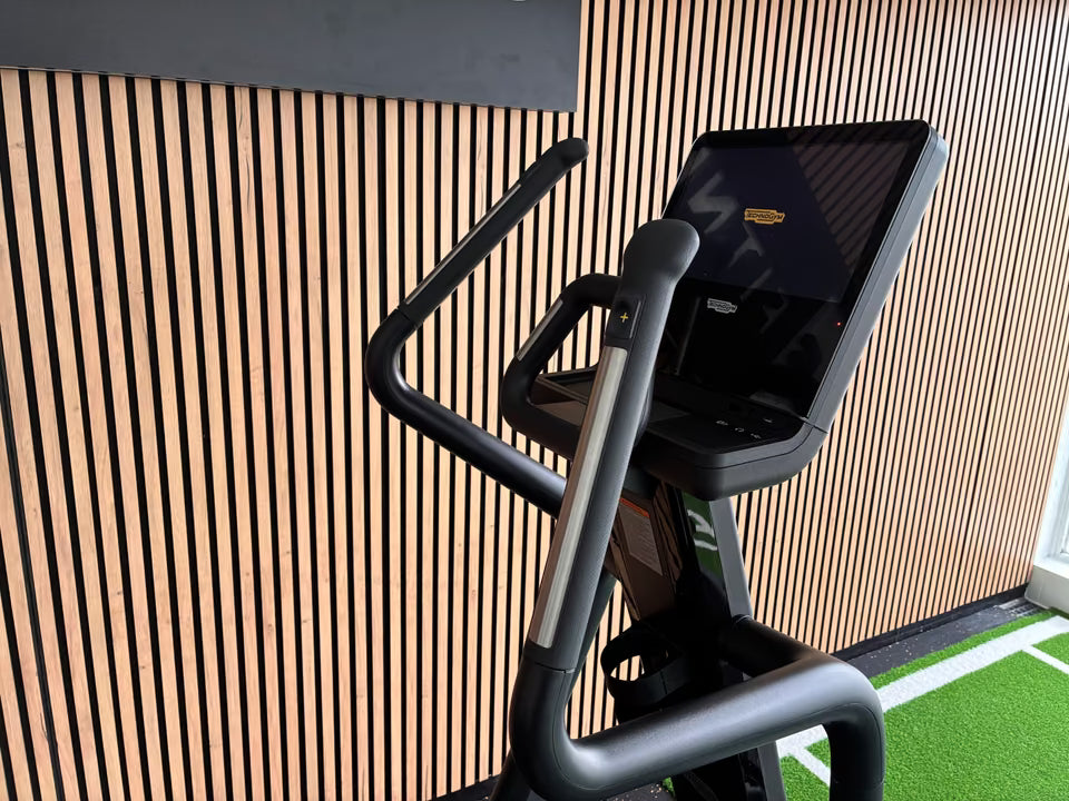 Technogym® Artis Synchro Crosstrainer Unity 4.0 inkl. Adjustable Ramp (Latest Model)