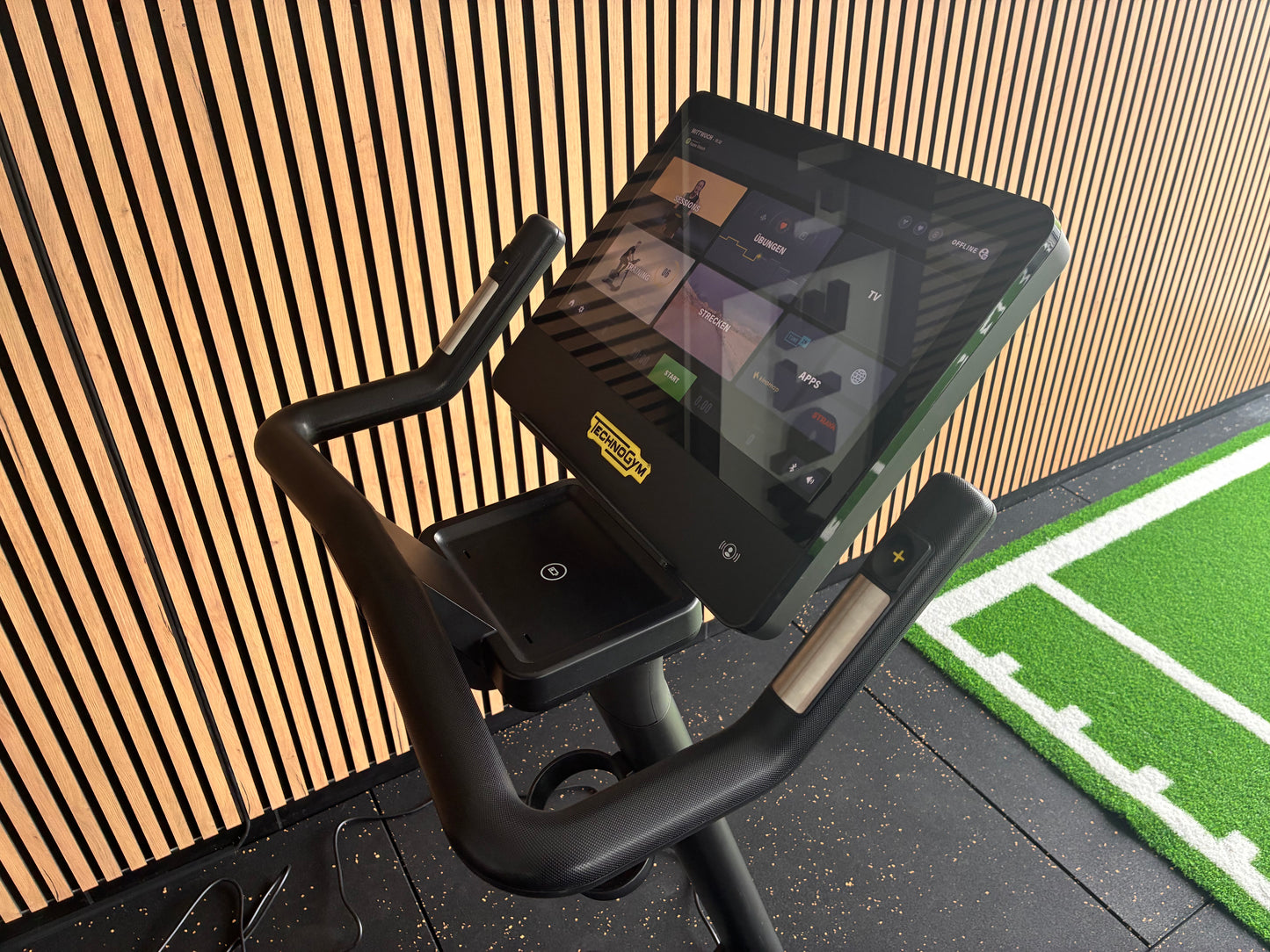 Technogym® Excite+ Live Bike 9000 16″
