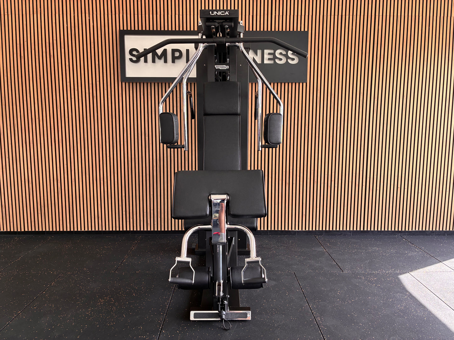 Technogym® UNICA Estación de fuerza Multi Gym (negro completo)