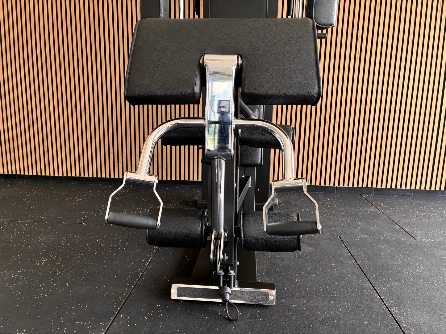 Technogym® UNICA Estación de fuerza Multi Gym (negro completo)