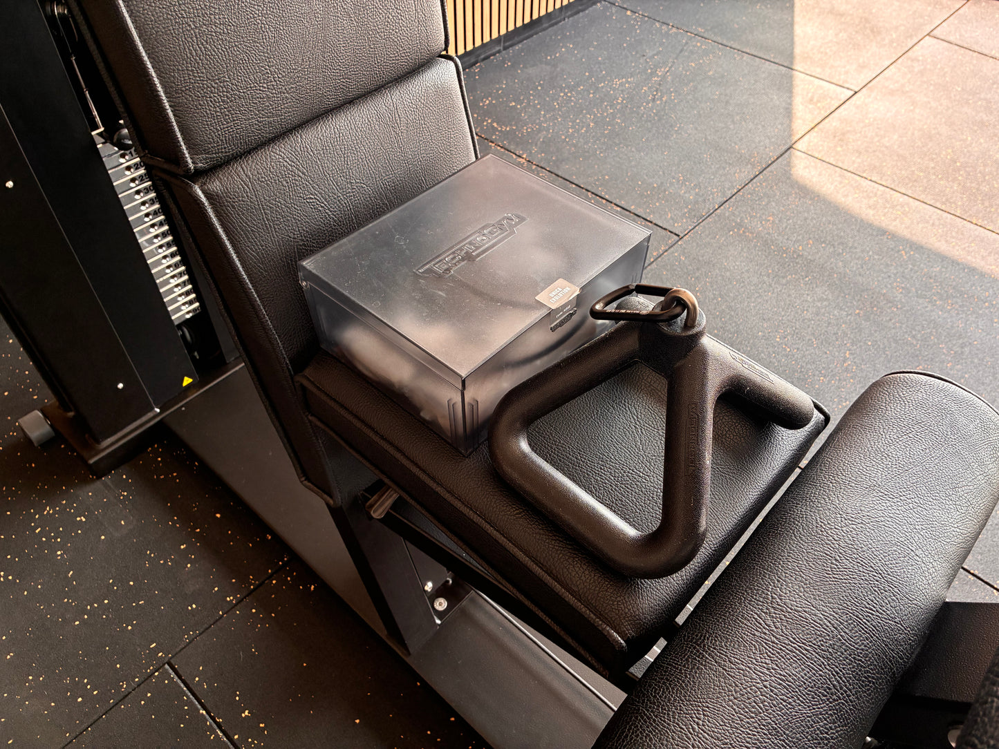Technogym® UNICA Estación de fuerza Multi Gym (negro completo)