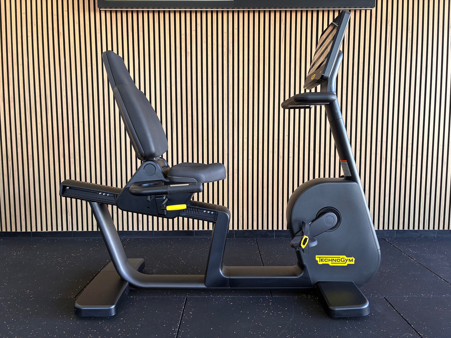 Technogym® Excite+ Live Recline 7000 16"